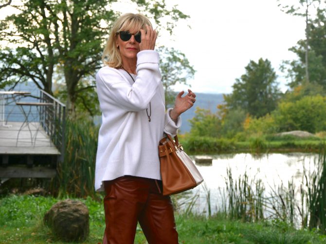 charismalook-camel-mode-lederhose-pulli-blond