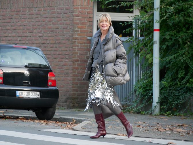 charismalook-pailletten-mode-rock-daunenjacke-grau