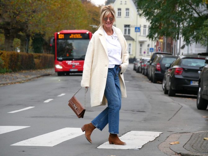 charismalook-lieblingsjeans-mode-mantel-weiß-blond