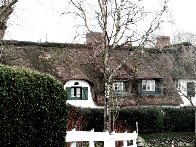 charismalook-sylt-keitum-reetdach-haus-idylle-dorf