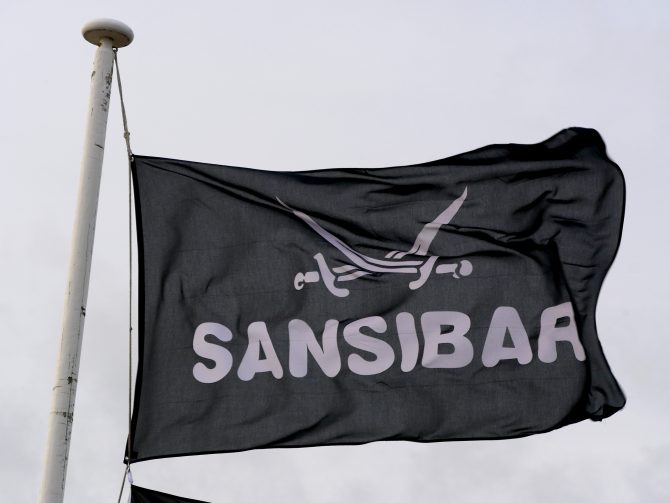 charismalook-sylt-sansibar-flagge-winter