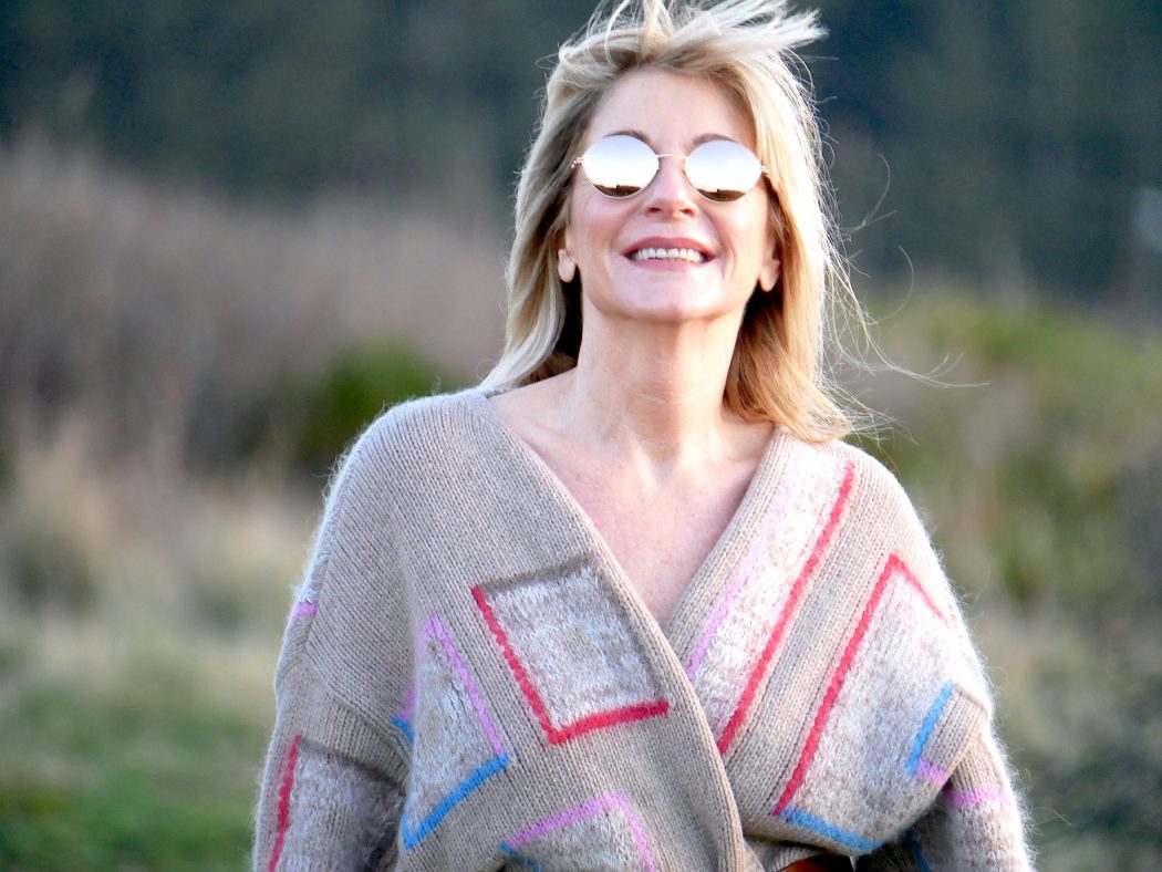 charismalook-stimmungsmacher-mode-beauty-ethno-trend-blond-sonnnenbrille