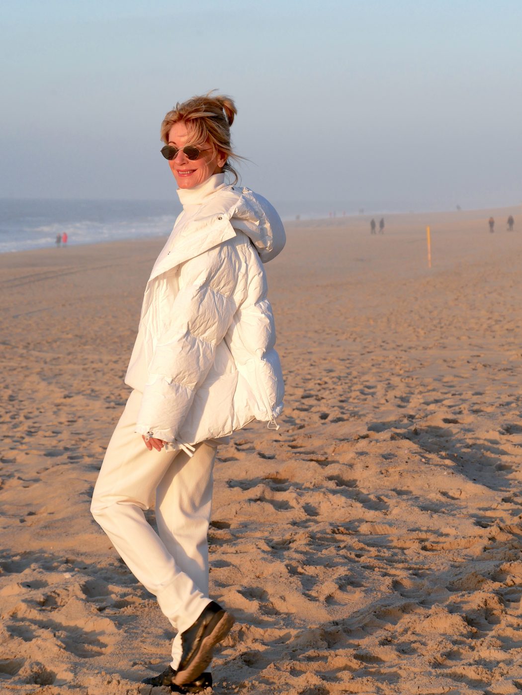 charismalook-stimmungsmacher-mode-beauty-strand-meer-weiß-blond