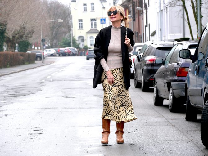 charismalook-oversize-blazer-mode-animalprint-stiefel-blond-pulli