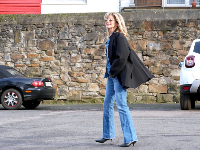 charismalook-oversize-blazer-mode-jeans-blond-sonnenbrille