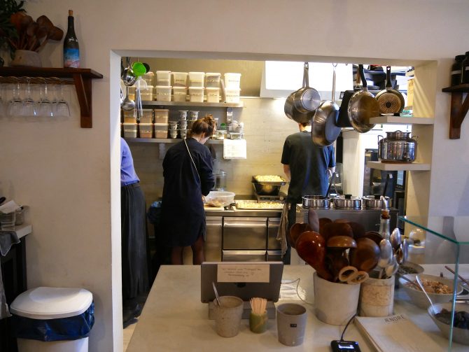 charismalook-porridge-vegan-bewusste-ernährung-frühstück-café-wohlfühlen