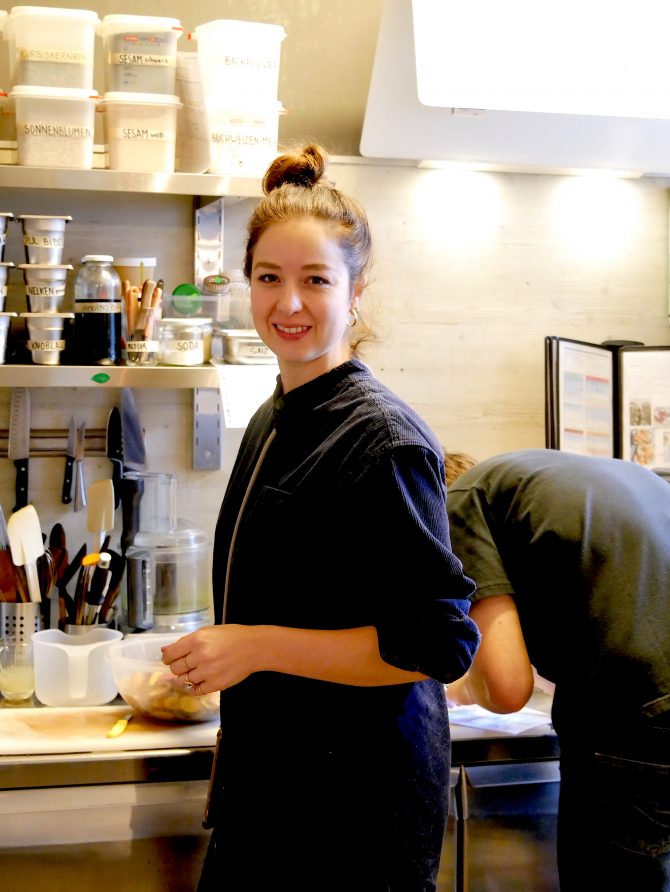 charismalook-porridge-gründerin-café-vegan-hamburg