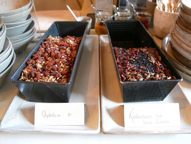 charismalook-porridge-früchtebrot-bewusste-ernährung-vegan-café