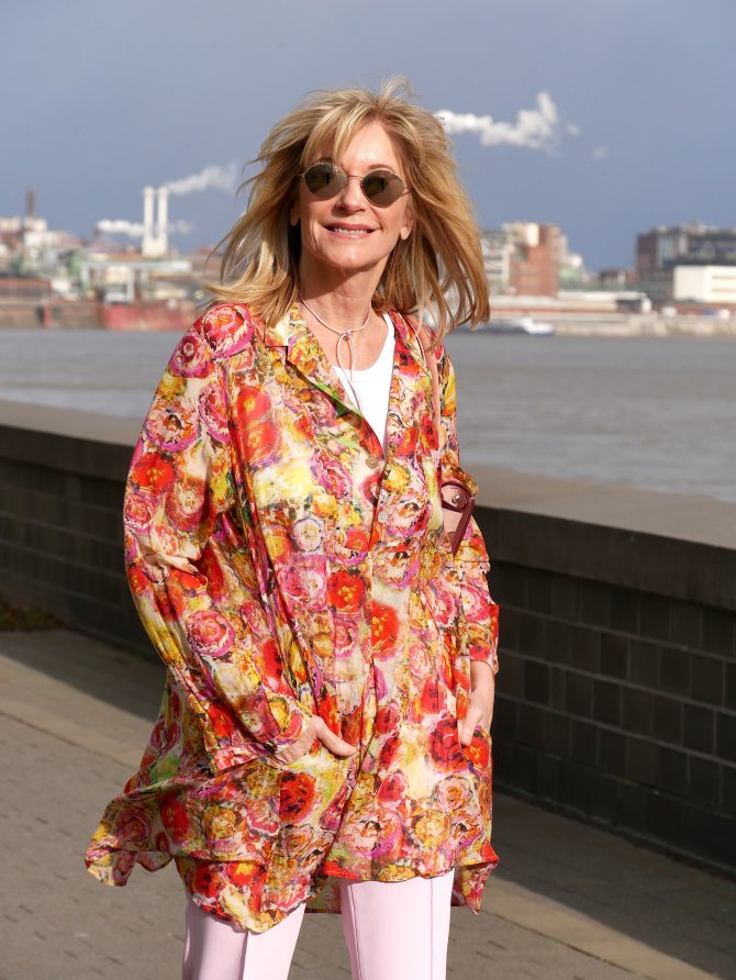 charismalook-rosa-blumenhemd-mode-styling-beauty-blond
