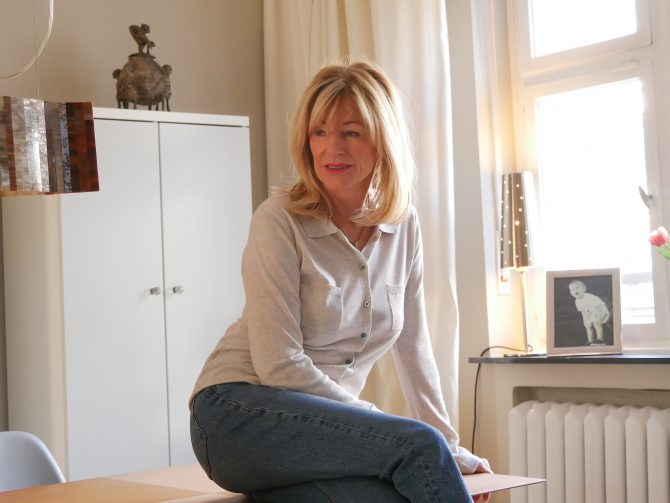 charismalook-corona-mode-jeans-beige-pulli-beauty