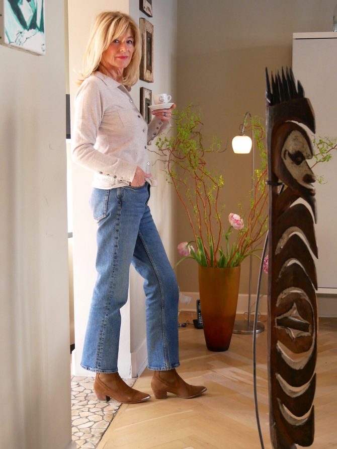 charismalook-corona-mode-beauty-blond-jeans-pulli-boots