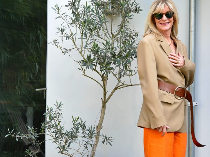 charismalook-suit-style-mode-corona-homeoffice-outfit-inspiration-trend