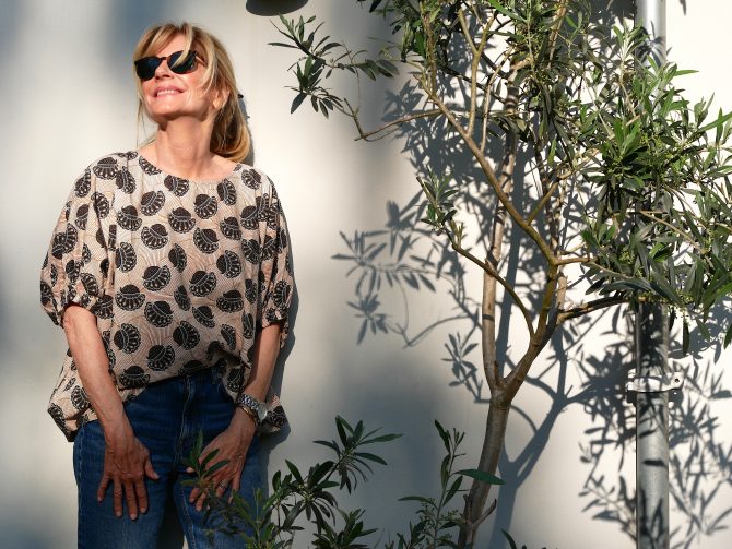 charismalook-bluse-mode-outfit-styling-print-jeans