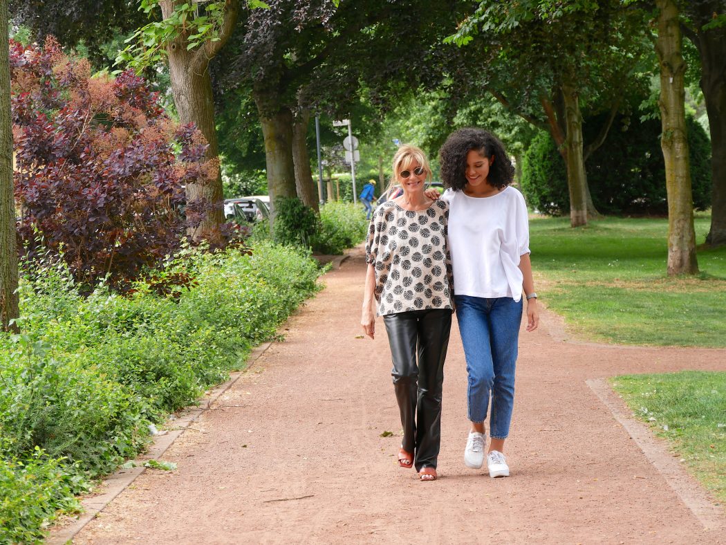 charismalook-bluse-mode-styling-outfit-jeans-leder