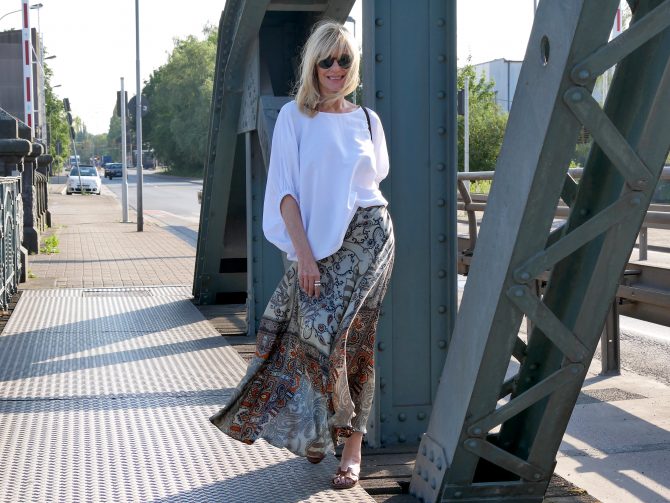 charismalook-bluse-mode-styling-outfit-blond-seide-weiß