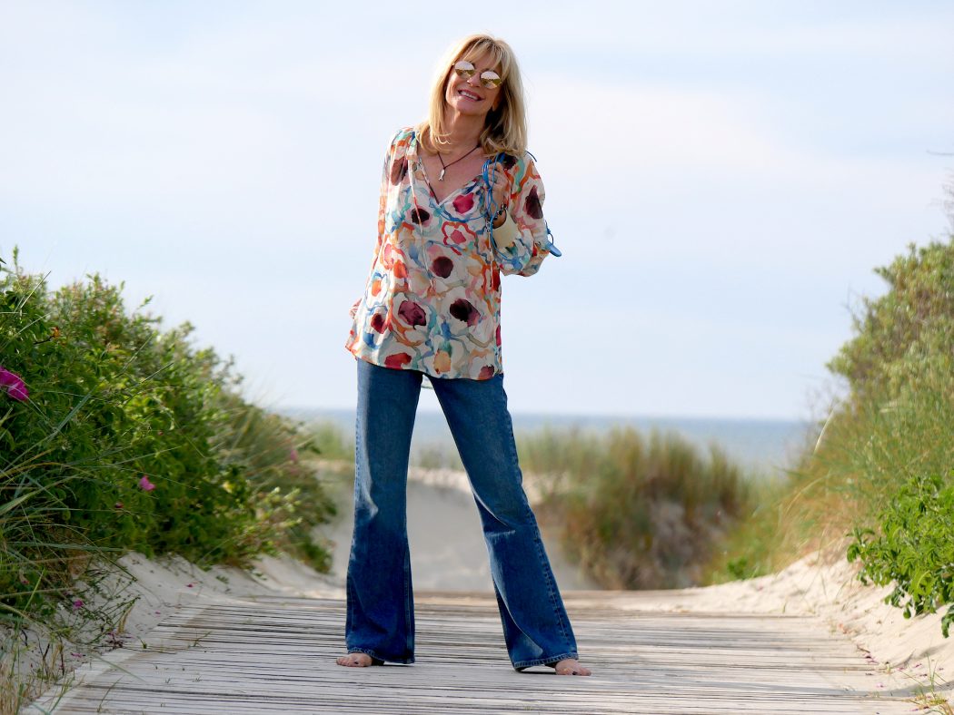 charismalook-mide-lieblinge-seidenbluse-sonne-strand-styling-shopping