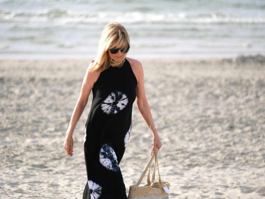 charismalook-mode-lieblinge-styling-shopping-meer-strand-blond-batik