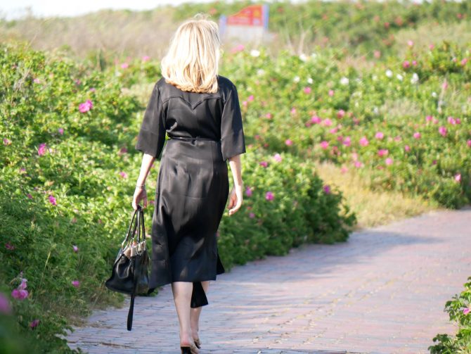 charismalook-schwarz-mode-beauty-wickelkleid-highlight-insider-sosue-sommer