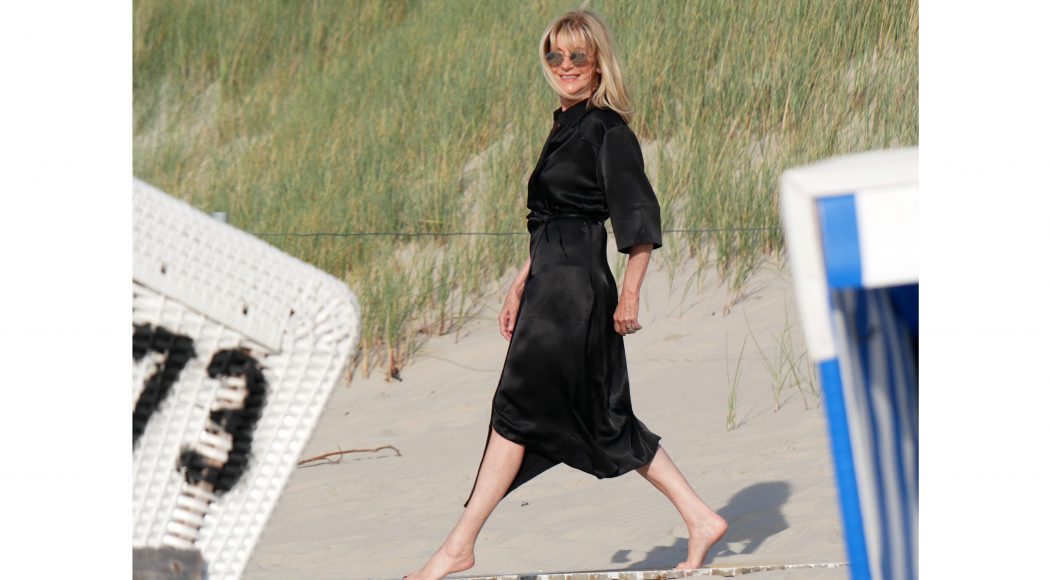 charismalook-schwarz-kleid-wickelkleid-highlight-mode-beauty-sommer