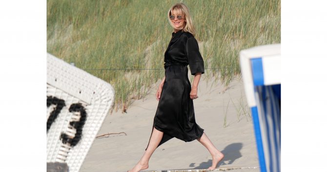 charismalook-schwarz-kleid-wickelkleid-highlight-mode-beauty-sommer