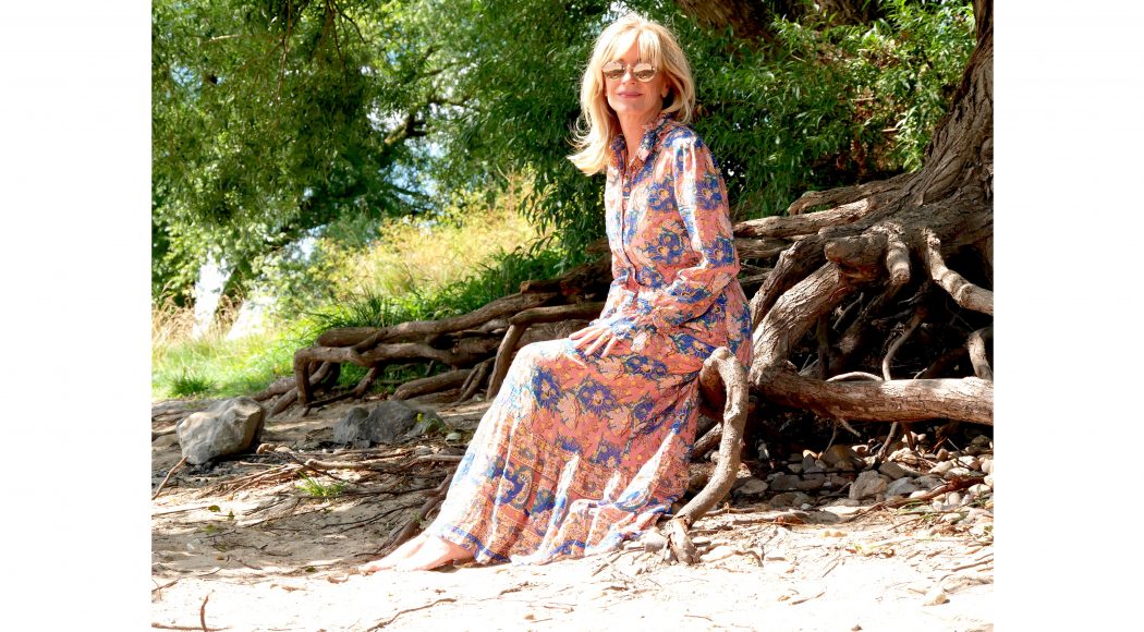 charismalook-maxikleid-moed-sommer-inspiration-looks-designer