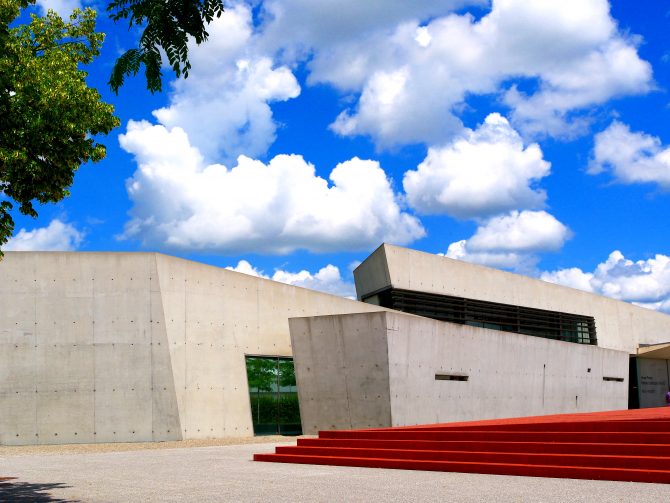 charismalook-krone-kunst-vitra-design-museum-weil-reisen-urlaub-sommer2020