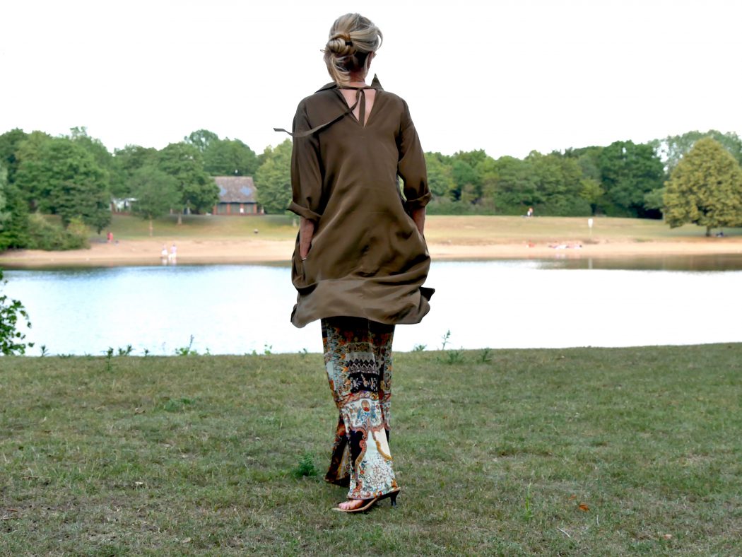 charismalook-ethno-touch-mode-styling-seide-kleid-hose