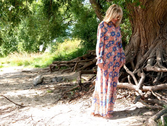 charismalook-maxikleid-mode-sommer-rüschen-look-style-designer