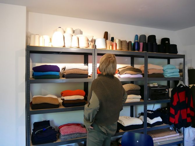 charismalook-karin-rocke-styling-mode-pullover-porträt-shopping