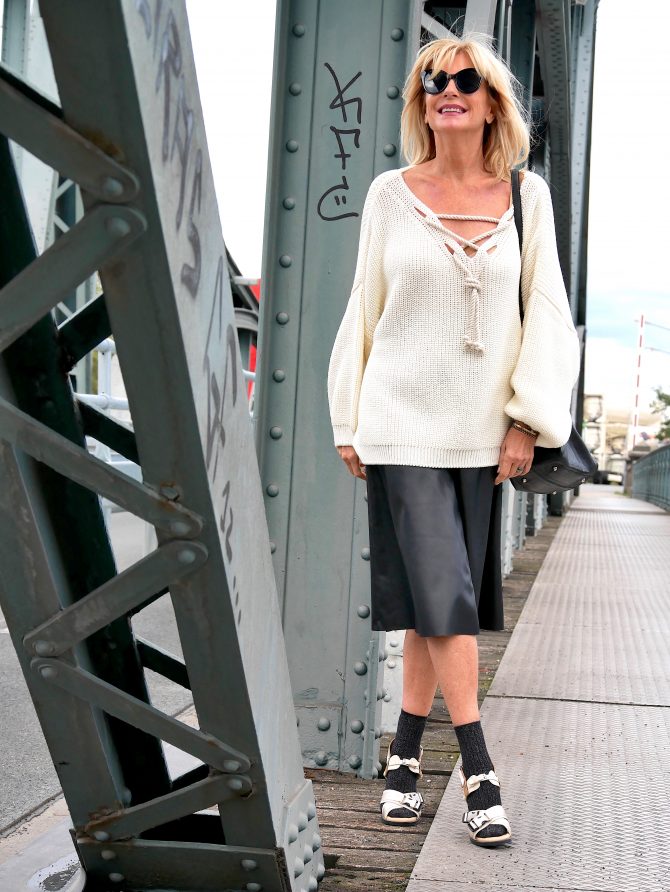 charismalook-pulloder-leder-rock-schwarz-weiß-trend