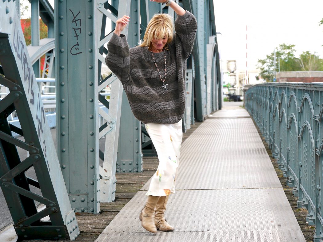 charismalook-pullover-trend-blockstreifen-satinrock