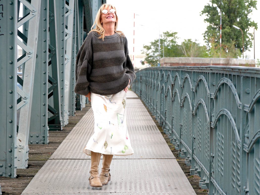 charismalook-pullover-herbst-satinrock-look-mode