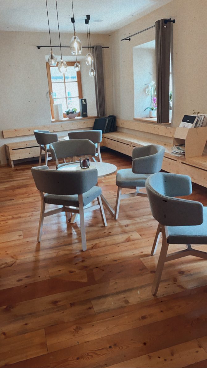 charismalook-zum-hirschen-auszeit-lounge-südtirol-berge-auszeit