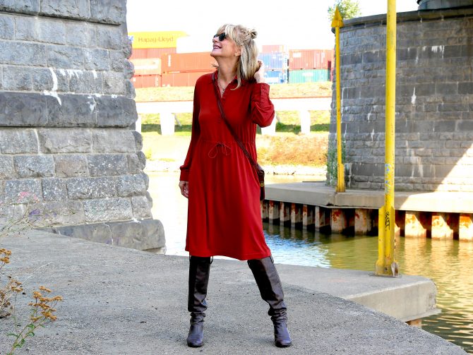 charismalook-gewürzfarben-mode-kleid-trend-styling-blond-haare