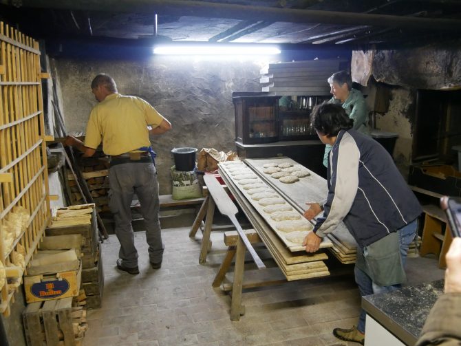 charismalook-zum-hirschen-auszeit-naturhotel-brot-backen