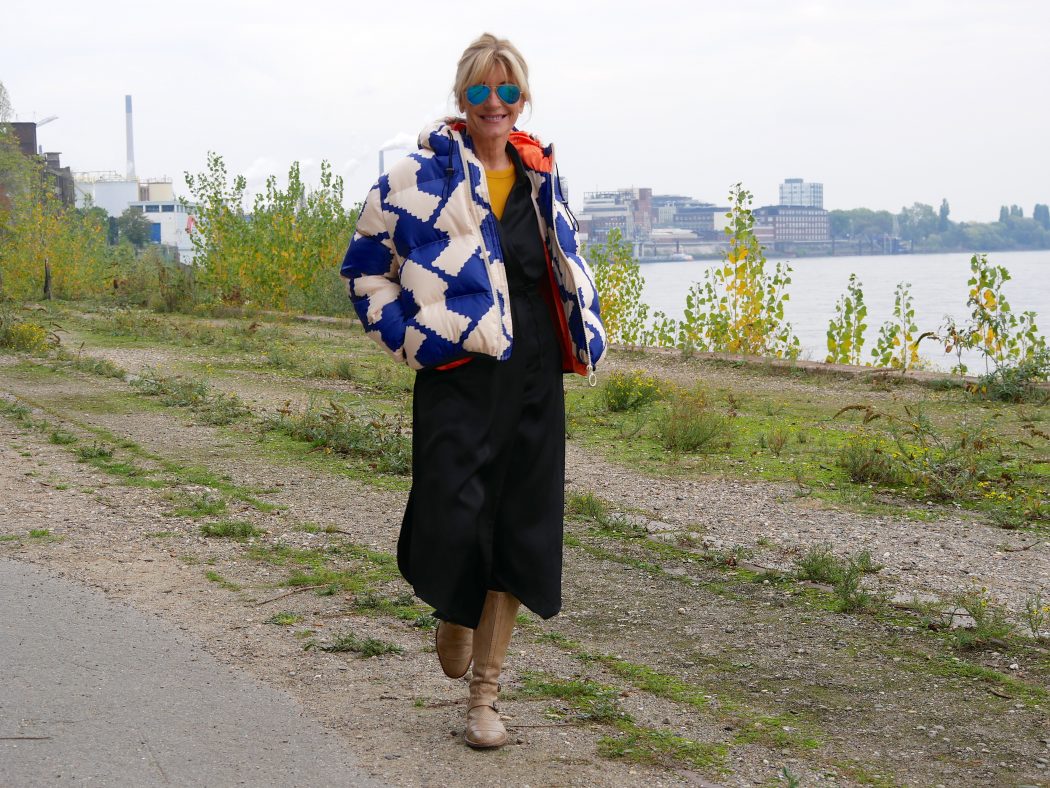 charismalook-wrap-schwarz-kleid-inspiration-4looks-outfit-shop-online