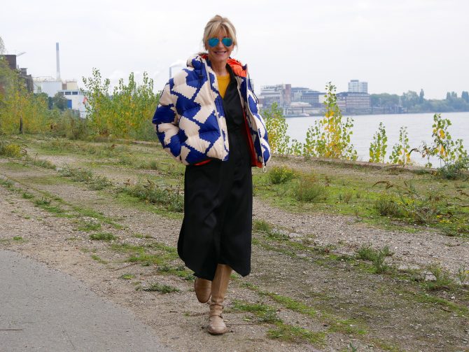 charismalook-wrap-schwarz-kleid-inspiration-4looks-outfit-shop-online