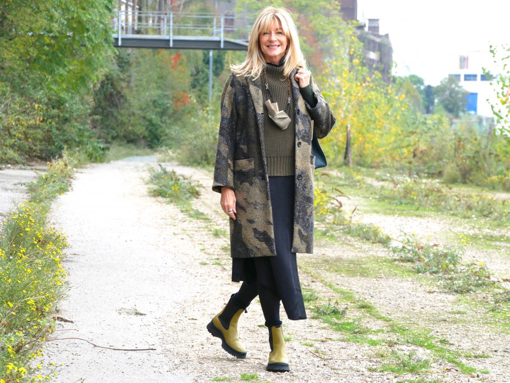 charismalook-wrap-mode-kleid-schwarz-4looks-inspiration-shop-online