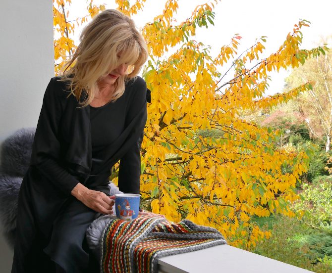 charismalook-wrap-kleid-schwarz-4looks-shopping-online-shop-inspiration