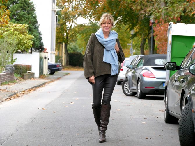 charismalook-skinny-lederhose-mode-braun-pullover-schal