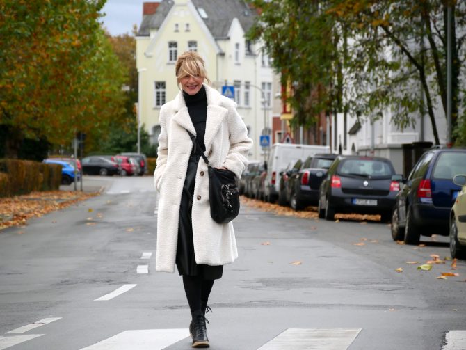 charismalook-mantel-weiß-trend-looks-outfit-mode-winter