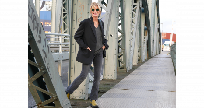 charismalook-lieblingsjeans-mode-outfit-grau-stretch-look