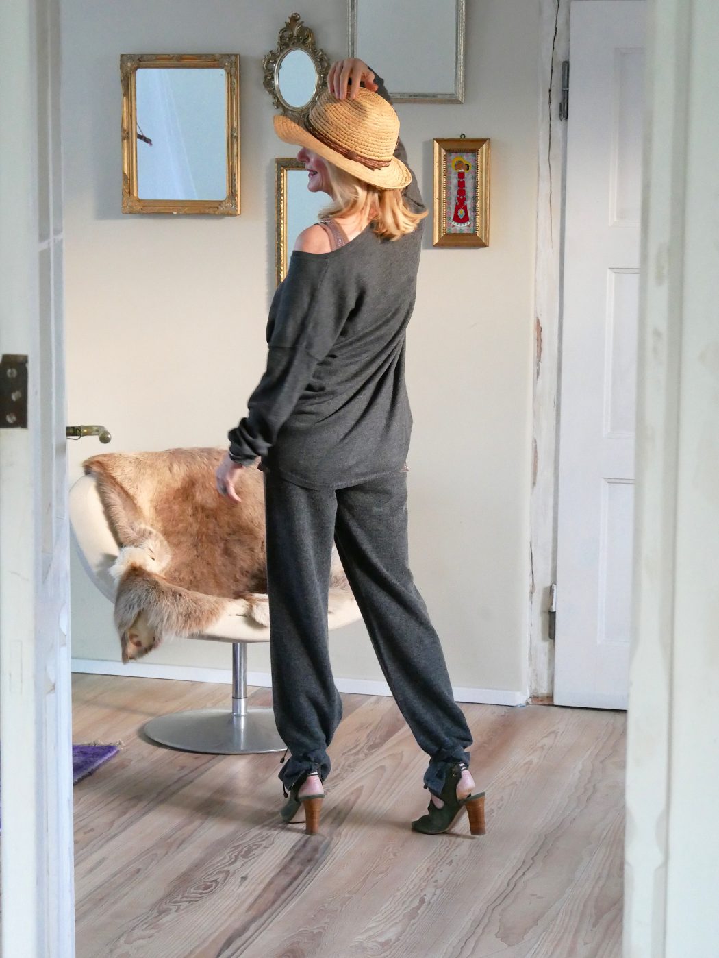 charismalook-strickhose-online-shopping-mode-outfit-grau-zuhause