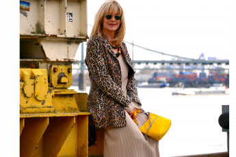 charismalook-strickkleid-mode-beauty-blazer-animalprint-beige