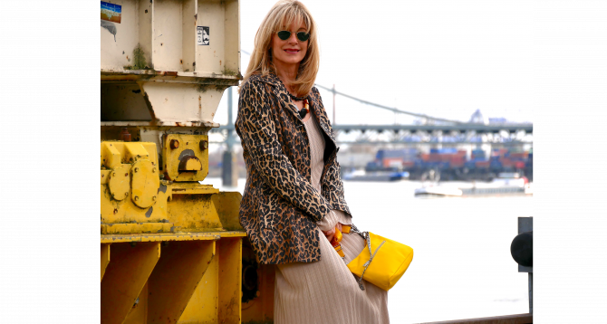 charismalook-strickkleid-mode-beauty-blazer-animalprint-beige