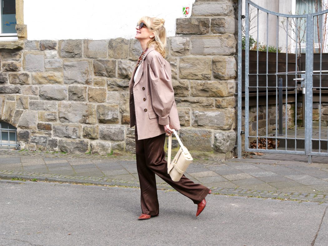 charismalook-braun-mode-shopping-online-hose-blazer