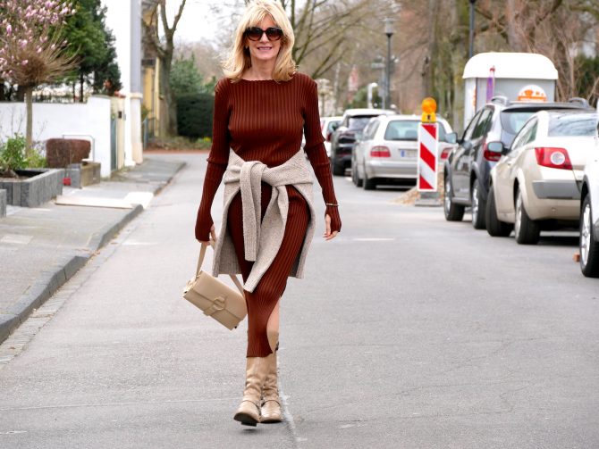 charismalook-braun-mode-shopping-online-strickkleid-pullover-stiefel