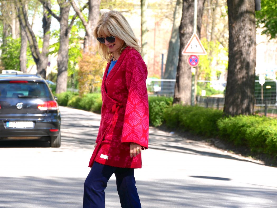 charismalook-cardigan-strickjacke-rot-wickeljacke-frühjahr-look