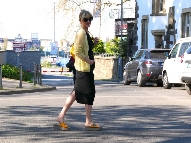 charismalook-cardigan-mode-gelb-karinrocke-strickjacke-outfit