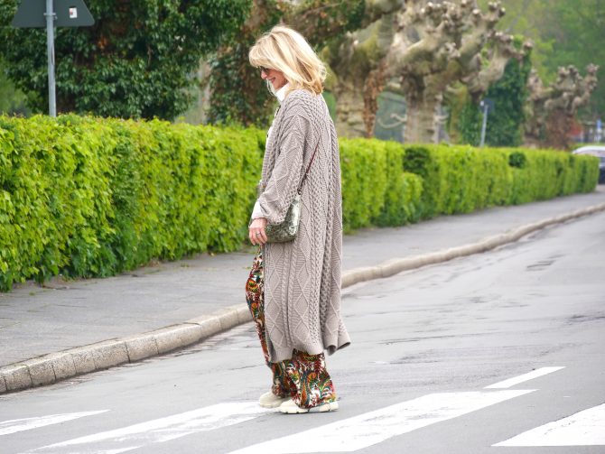 charismalook-cardigan-mode-bestseller-oliv-print-hose